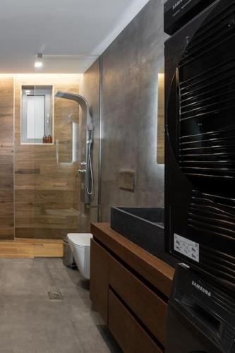 Stylish Abode Under Acropolis W/ Sunny Courtyard!
