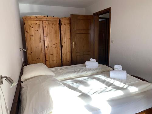 Ένα ή περισσότερα κρεβάτια σε δωμάτιο στο Apartment Residenza Chesa Margun 59-6 by Interhome
