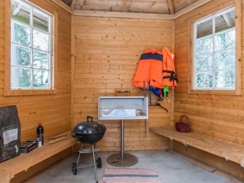 a room with a stove and a wok in a cabin at Holiday Home Mäkimökki by Interhome in Palikainen