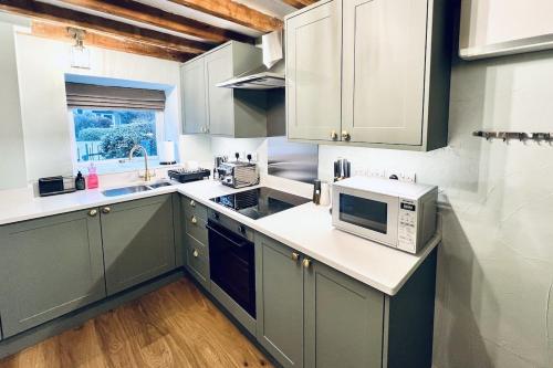 Kuchyň nebo kuchyňský kout v ubytování Mycock Cottage
