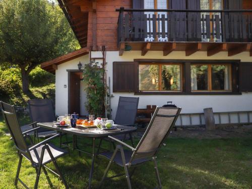 Zahrada ubytování Chalet Le Raccard by Interhome