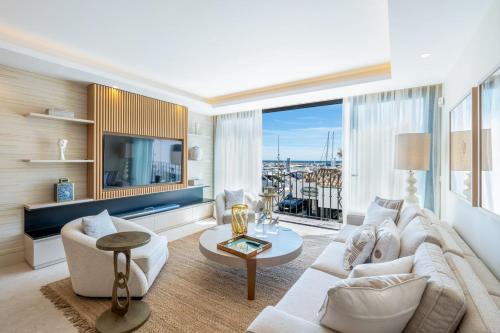 Central 2-Bedroom Apartment in Puerto Banús, Marbella