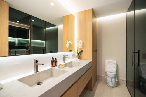 Central 2-Bedroom Apartment in Puerto Banús, Marbella