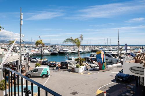 Central 2-Bedroom Apartment in Puerto Banús, Marbella