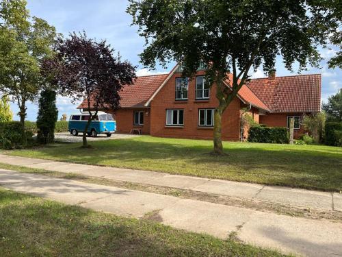 a blue van parked in front of a house at Landvilla Peenesicht in Pritzier