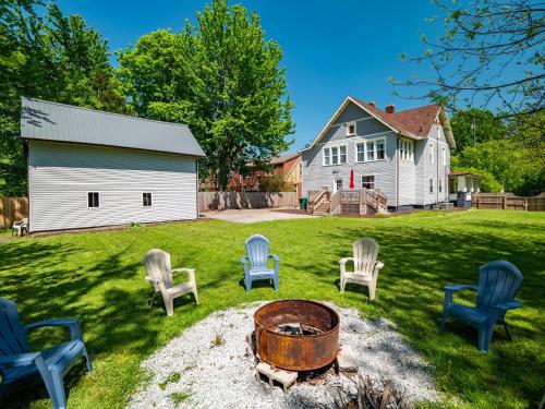a group of chairs sitting around a fire in a yard at Welcome To Wine Country - Relaxed Luxury in Geneva