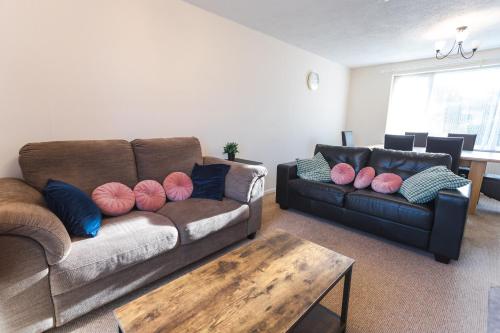 a living room with two couches and a coffee table at April Disc - Long Stay - Contractors in Swindon