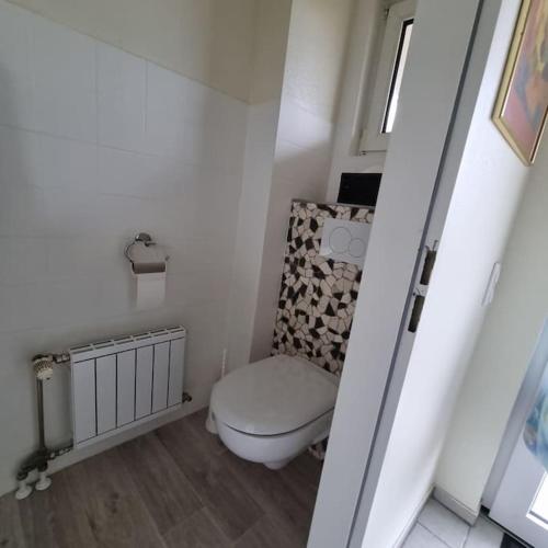 Ένα μπάνιο στο Maberg Ferienwohnung auf Scheid