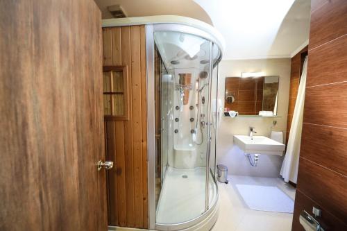 a bathroom with a shower and a sink at Hotel Çarshia e Jupave in Gjakove
