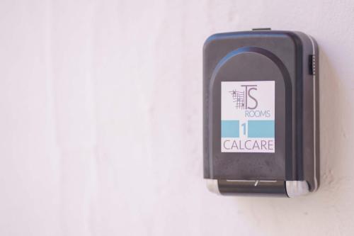 a lightswitch on a wall with a sign on it at Guest House Sciola - TS ROOMS B&B in San Sperate