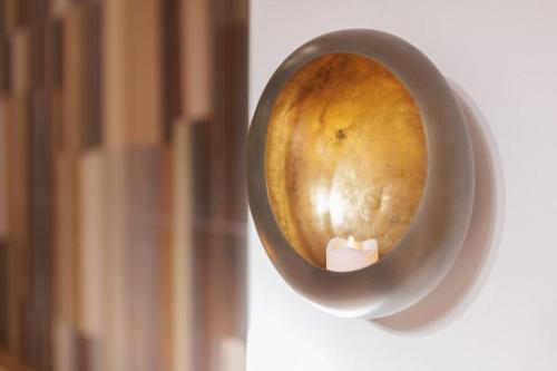 a metal object is hanging on a wall at La suite du 21 - jacuzzi - sauna - centre ville in Bourg-en-Bresse