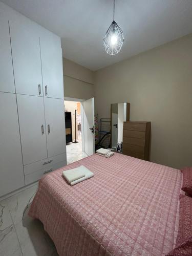 a bedroom with a large bed with a pink blanket at Silver House in Asímion