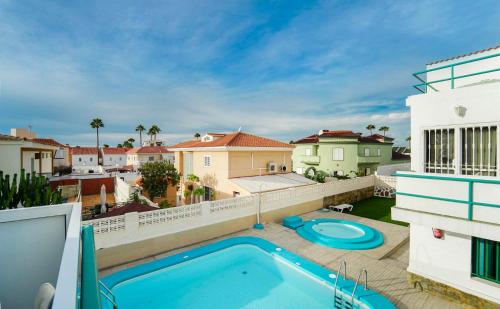 Blue Ski 6 by Homestaygrancanaria