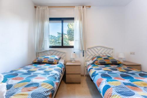 A bed or beds in a room at Sea View Torreoceano 6