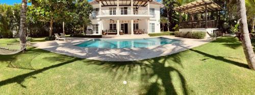 A piscina localizada em Punta Cana Bay Family Room ou nos arredores