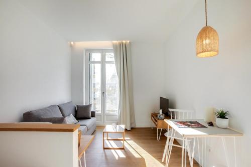 a living room with a couch and a table at Les Appartements de Babel République in Marseille