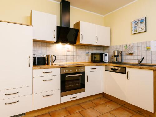 Kitchen o kitchenette sa Apartment Wühn by Interhome