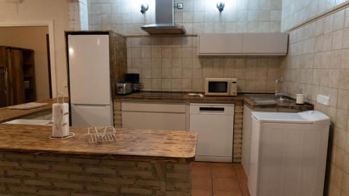 Gambar di galeri bagi Casa Valdesanmartin - Country House, 10500sqm, Pool, Paddel & Bbq di El Tiemblo