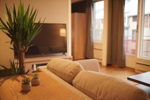 A seating area at Central Oslo apartment including parking