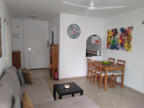 Posezení v ubytování Spacious 1 bedroom apartment, Nerja centre 3i