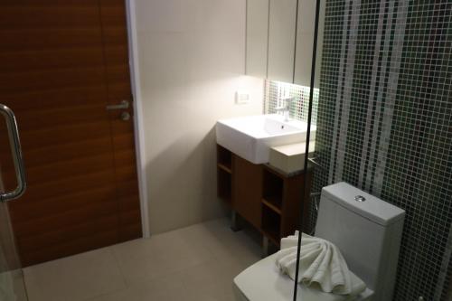 Ένα μπάνιο στο Premium Oceanview Condominium