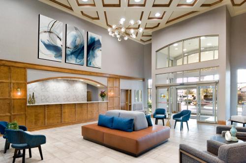 a lobby with a couch and chairs at ClubHouse Hotel Sioux Falls in Sioux Falls