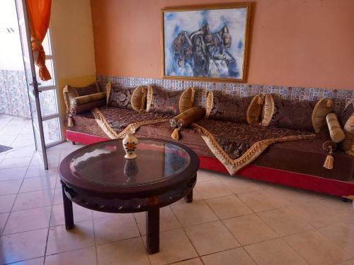 a living room with a couch and a coffee table at Résidence les lauriers in Kenitra