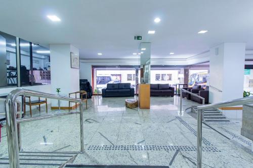 Ruang duduk di Hotel Dan Inn Curitiba Centro By Nacional Inn