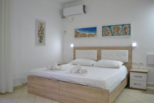 Giường trong phòng chung tại Seashell Art Decor Studio Private Garage