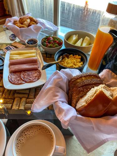 a table topped with different types of breakfast foods at Recanto Entre Rios in Bom Jardim da Serra