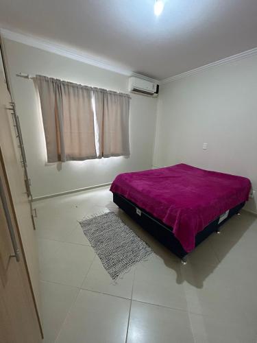 Katil atau katil-katil dalam bilik di Apartamento summer, ótima localização