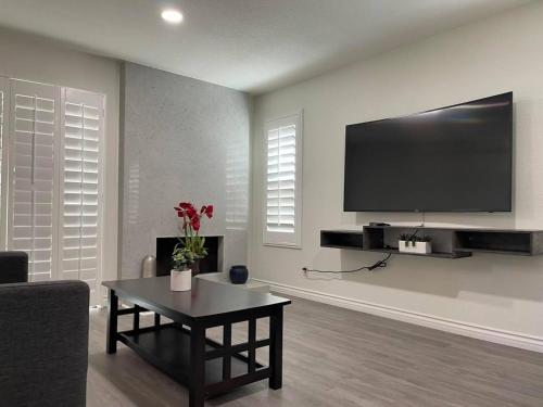 Spacious and Private Secluded Home! – Photos 2