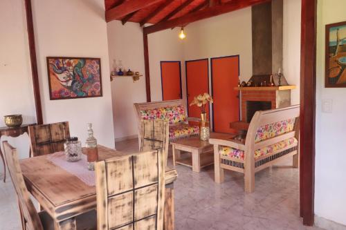 a dining room with a table and chairs and a fireplace at Génesis, un lugar para descansar y disfrutar in Santa Elena