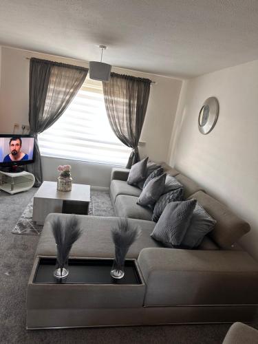 a living room with a couch and a tv at one bed apartment sleeps up to 4 in Ipswich