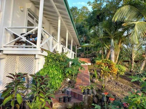 Jardin de l'établissement Amazing mountain top home with stunning views