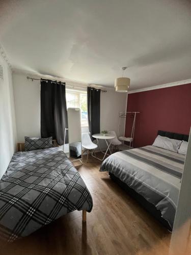 Легло или легла в стая в Large room with two bed in central london