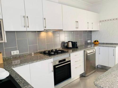 Charming 5 bed Private Villa - Quarteira