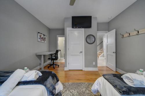 Gallery image of 906 Westbrook B City Views Rooftop Hot Tub and Short Walk to Stadium in Charlotte