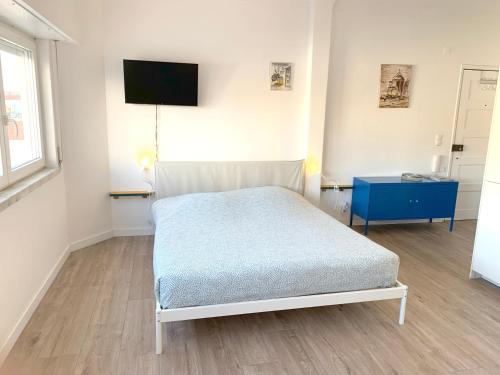 Postel nebo postele na pokoji v ubytování MIRazul Lovely very central condo 4 minutes walk to the beach