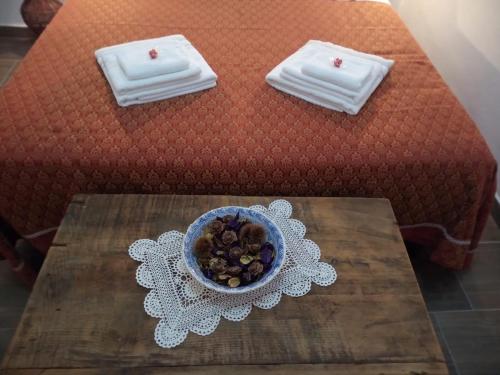 a table with a bowl of food on top of a bed at Bed And Breakfasts LA CASETTA in Terranova di Pollino
