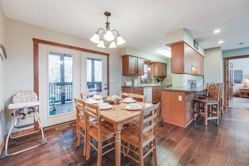 Η κουζίνα ή μικρή κουζίνα στο Branson Resort Getaway - Near Branson Strip!