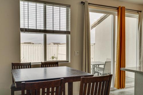 Galería fotográfica de Newly Built Tracy Home with Backyard and Pool Access! en Tracy