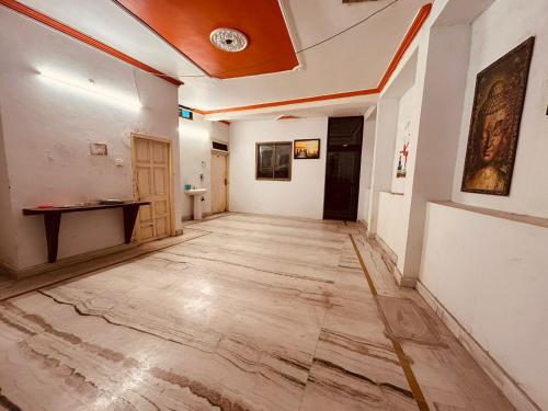 an empty room with a wooden floor and a ceiling at The For U - A Luxury Stay in Rishīkesh