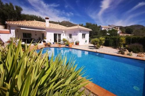 Piscina a Exquisite Villa in Viñuela o a prop