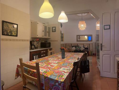 Kuchyň nebo kuchyňský kout v ubytování Peniche Hostel