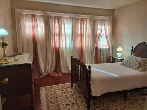 Ένα ή περισσότερα κρεβάτια σε δωμάτιο στο Harriott House, The Gallery Forest Room
