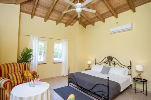 Ένα ή περισσότερα κρεβάτια σε δωμάτιο στο Exclusive Villa at Hideaway Beach