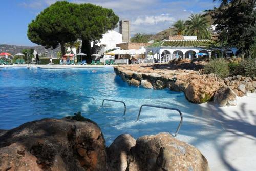 Los Crisantemos Family house with garden and pool