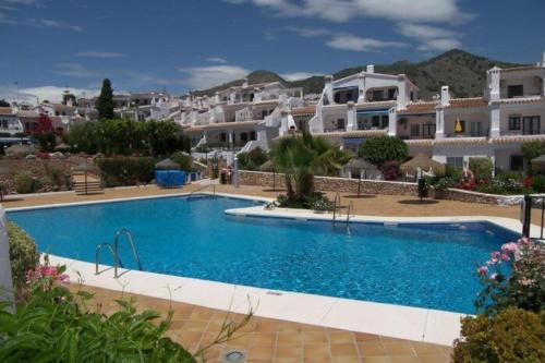 Los Crisantemos Family house with garden and pool