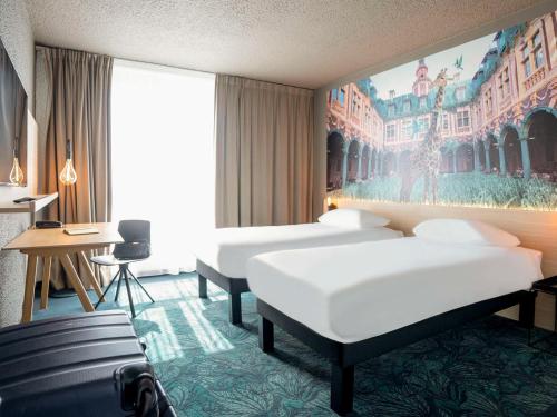 Postel nebo postele na pokoji v ubytování ibis Styles Lille Neuville en Ferrain